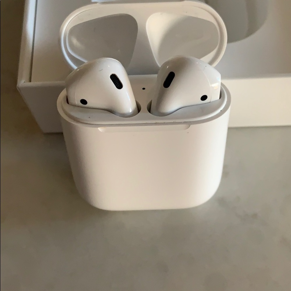 Apple AirPods - Picture 2 of 5